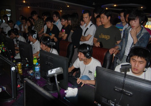 外媒统计LEC前两周部分数据：KC下路KDA第一分均输出第二