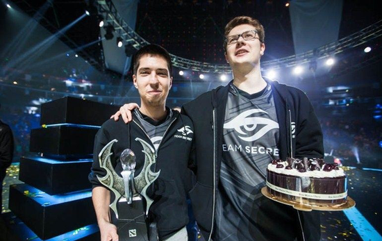 赛后群访Rookie：再度和JacekyLove并肩作战 没什么感觉 就加油