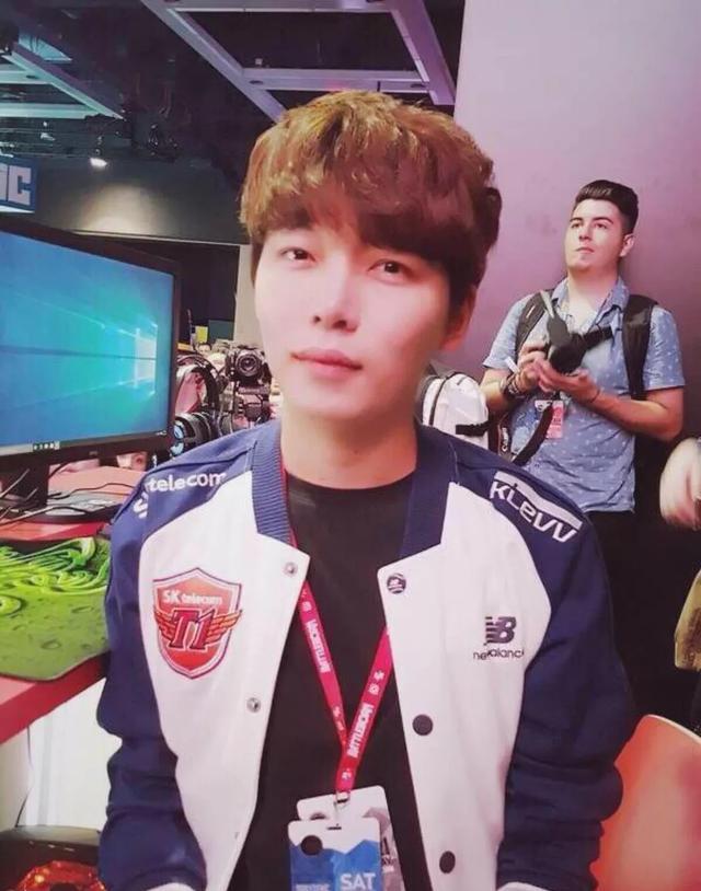 德扑位置：为什么按钮位是盈利之源？（德州扑克位置解析：按钮位为何最赚钱？）