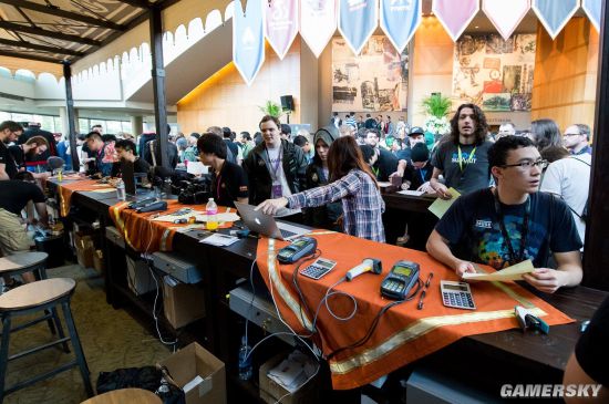 德州扑克里判断优先级（德州扑克中的优先级判定）