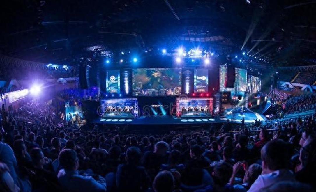 LCK美女主持咸艺珍晒T1粉丝见面会返图：黑丝配格裙~